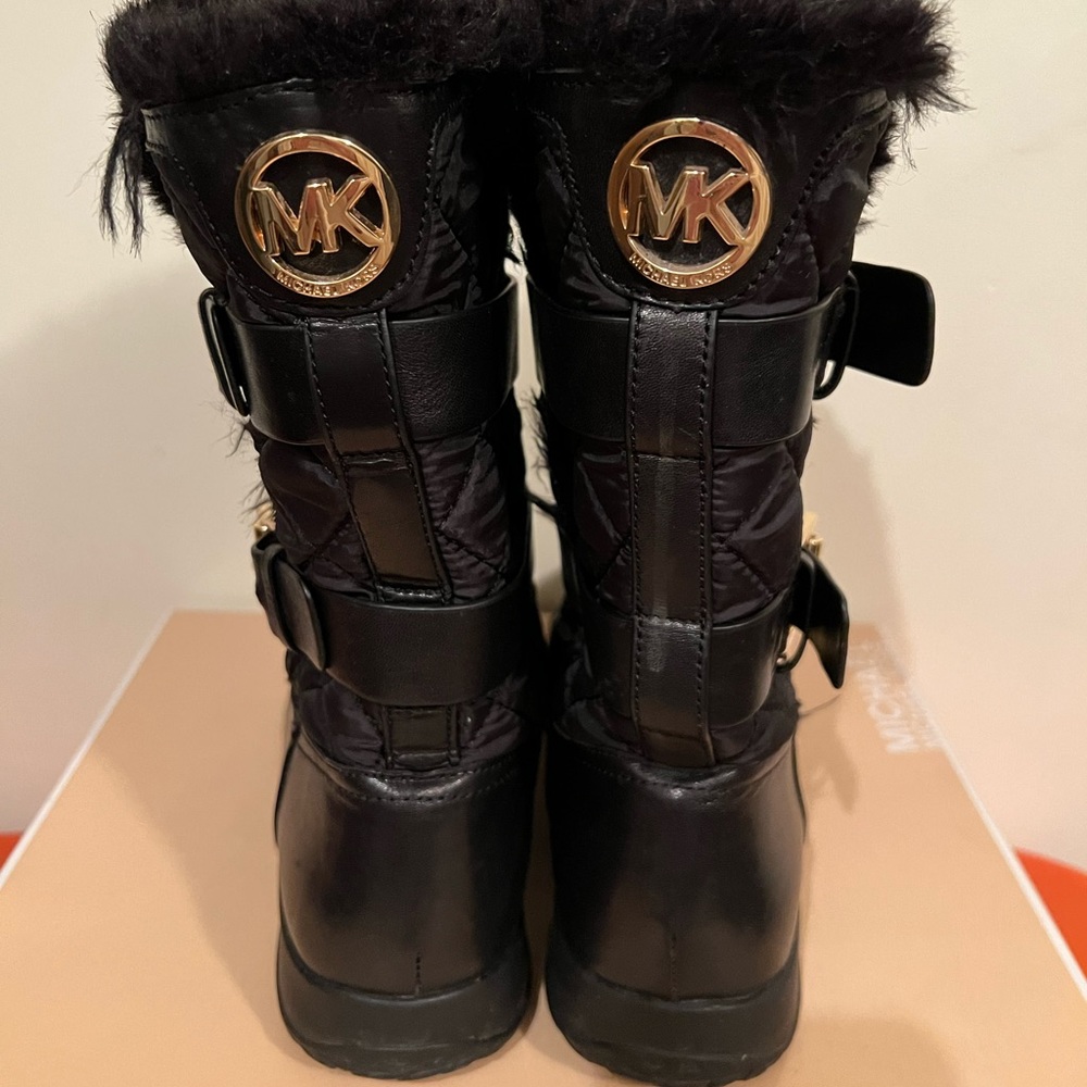 **SOLD** MICHAEL Michael Kors Winter Boots